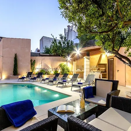 Superb House 200m From The Center Of By Renthousing Casa de Férias *