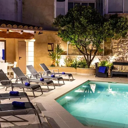 Casa de Férias Superb House 200m From The Center Of By Renthousing *