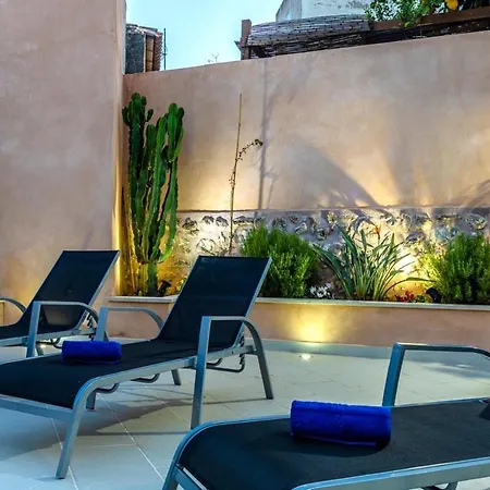 Superb House 200m From The Center Of By Renthousing בית נופש *